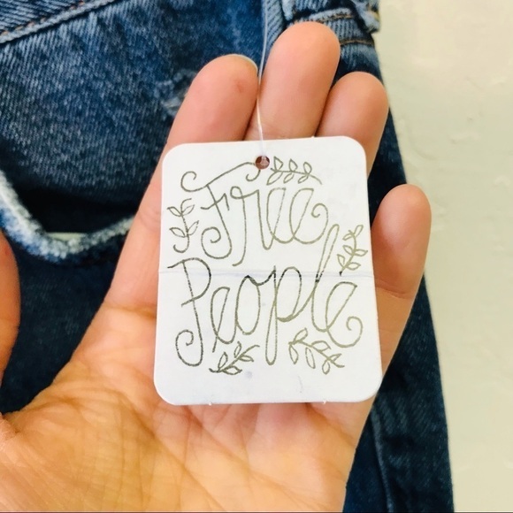 We the Free NWT Distress Straight Leg Jeans 29 - Picture 5 of 9